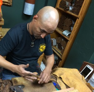 Hand Rolling Cigars