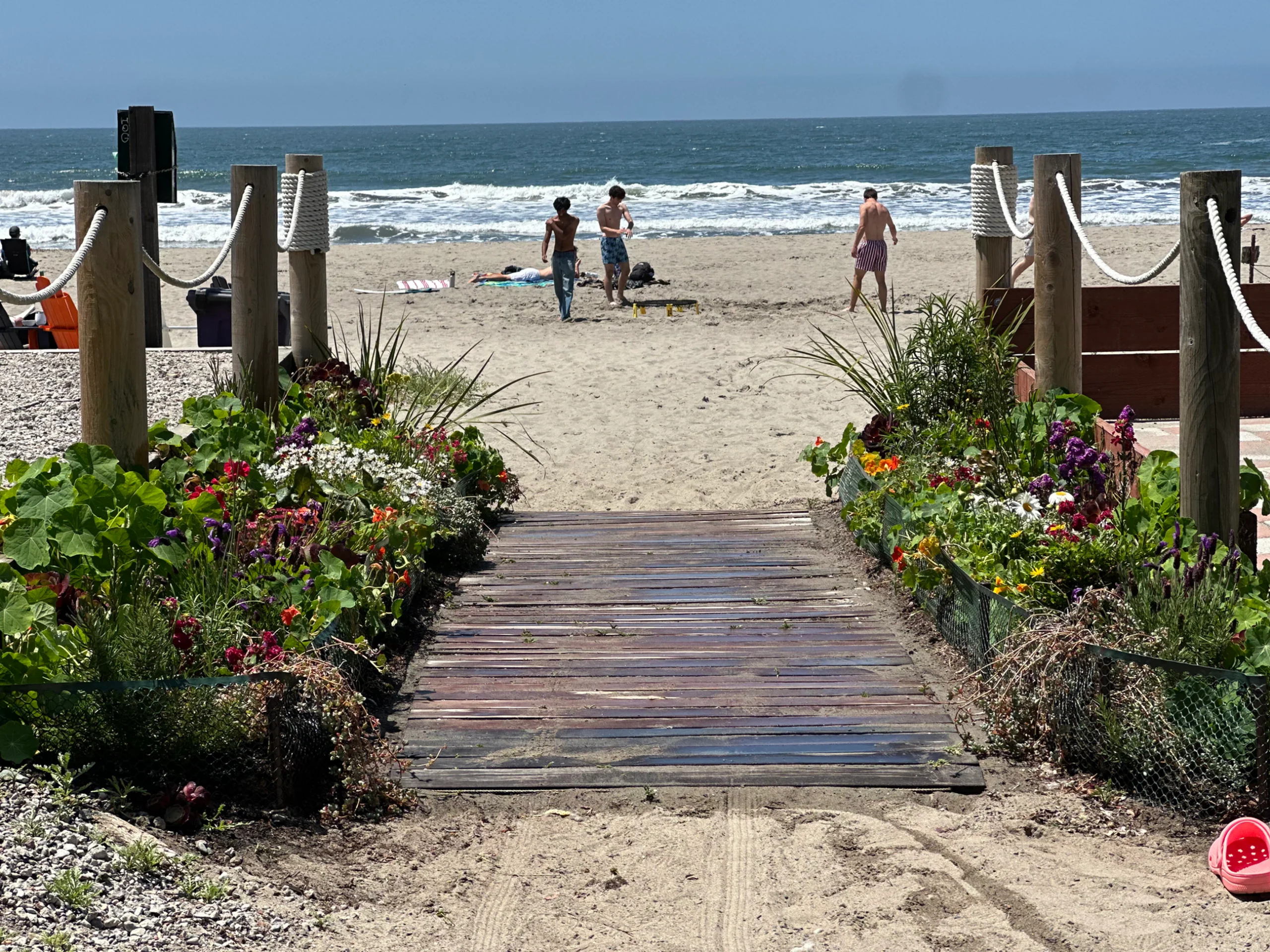 GARDEN SURROUNDINGS: Enchanting Beach Access Brimming with Color!